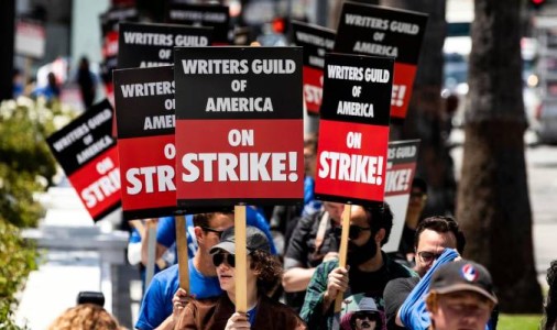  Ratifican el nuevo acuerdo que pone fin a la huelga con los guionistas de Hollywood 