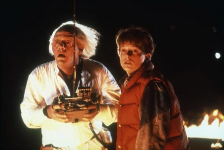 40 a&ntilde;os desde el estreno de &ldquo;Regreso al Futuro&rdquo;  la trilog&iacute;a sigue siendo un referente del cine que marc&oacute; generaciones.  